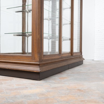 Vitrine centrale de musée - Début XXème siècle