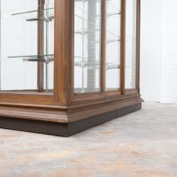 Vitrine centrale de musée - Début XXème siècle