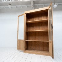 Grande vitrine deux portes en chêne - XXème