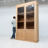 Grande vitrine deux portes en chêne - XXème