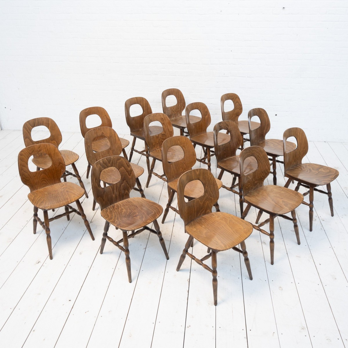 1 à 16 Chaises Baumann, 1960