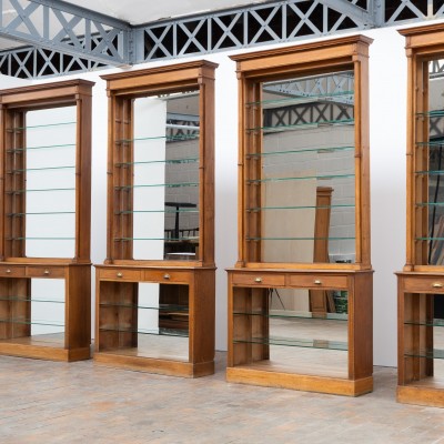 Anciens meubles de pharmacie - France 1920