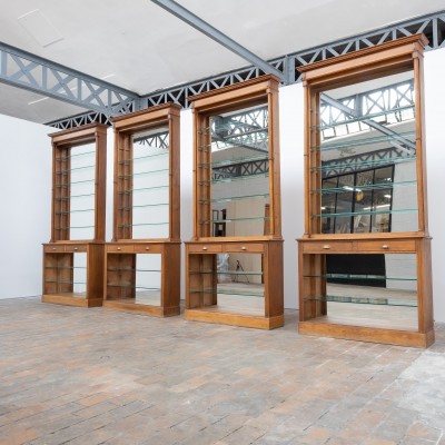 Anciens meubles de pharmacie - France 1920