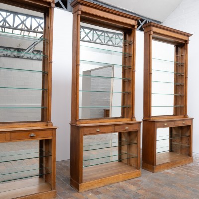Anciens meubles de pharmacie - France 1920