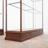 Ancienne vitrine de musée en chêne -  Début XXème