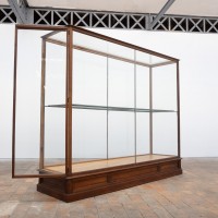 Ancienne vitrine de musée en chêne -  Début XXème
