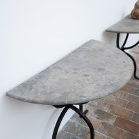 Paire de consoles de forme demi-lune - Début XXème