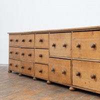 Grand meuble à tiroirs en pin - 1900