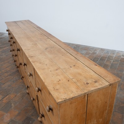 Grand meuble à tiroirs en pin - 1900