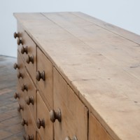 Grand meuble à tiroirs en pin - 1900