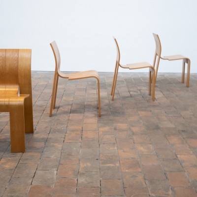 Ensemble de 4 Chaises Strip de Gijs Bakker et sa table. Produit proposé par ECLECTIQUE ANTIQUE