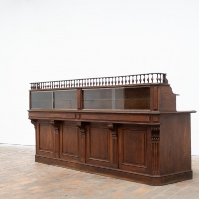 Exceptional pharmacy counter – France 1900
