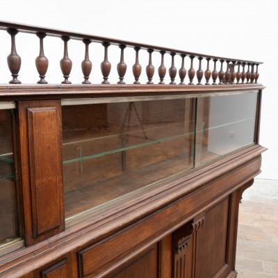 Exceptional pharmacy counter – France 1900