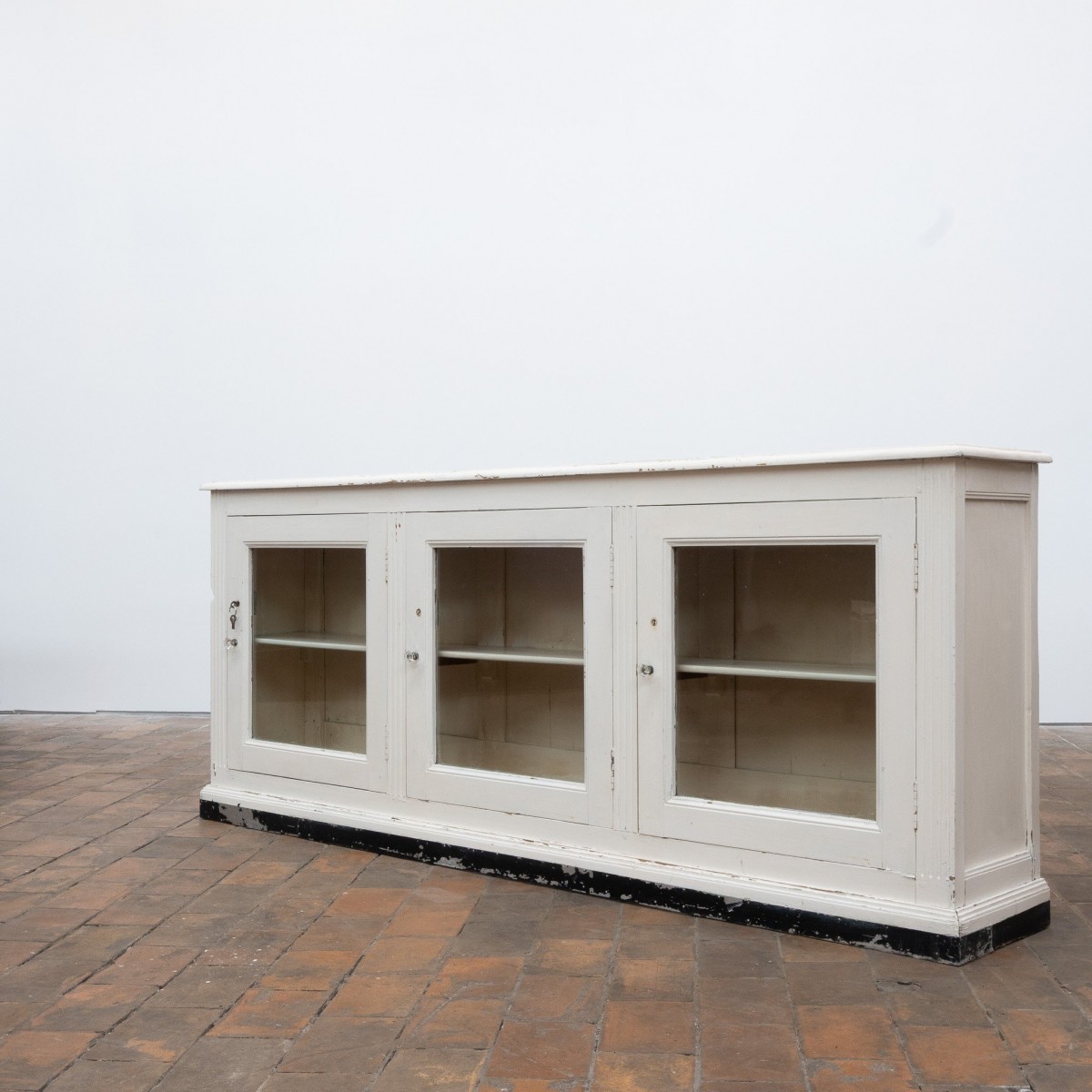 Wooden sideboard with glazed doors – Early 20th century