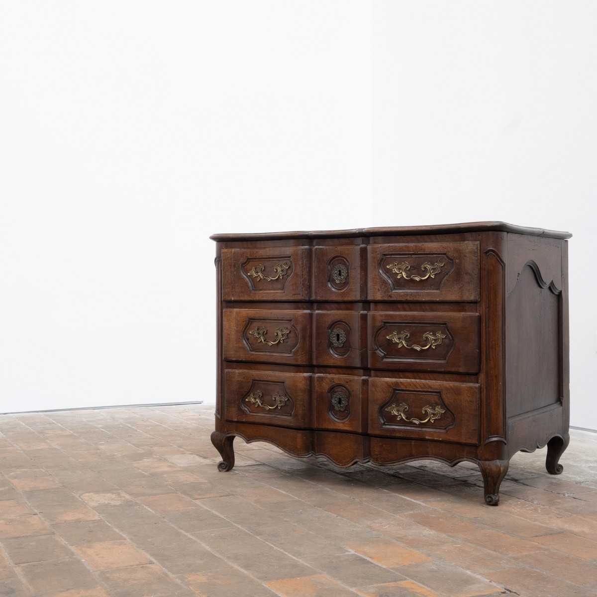 Commode Louis XV en noyer - XVIIIème