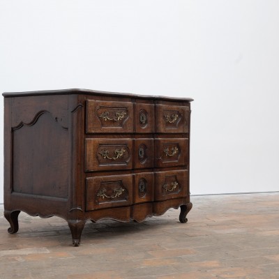 Louis XV walnut chest of drawers – France 18th century