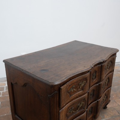 Louis XV walnut chest of drawers – France 18th century