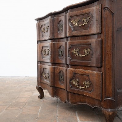 Louis XV walnut chest of drawers – France 18th century