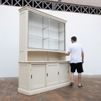 Ancien meuble de pâtissier à portes coulissantes – Début XXème