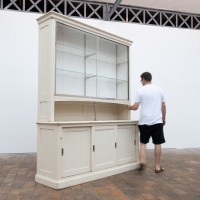 Ancien meuble de pâtissier à portes coulissantes – Début XXème