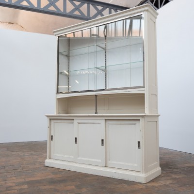 Ancien meuble de pâtissier à portes coulissantes – Début XXème