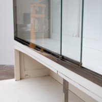 Ancien meuble de pâtissier à portes coulissantes – Début XXème