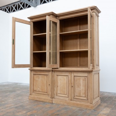 Bibliothèque vitrine en chêne brut – Début XXème
