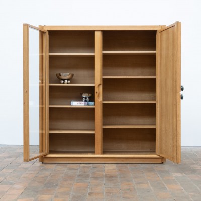 Meuble vitrine de GUILLERME et CHAMBRON Edition Votre Maison France 1960