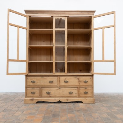 Grande vitrine de présentation en bois — début XXème