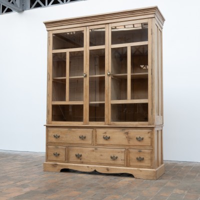 Grande vitrine de présentation en bois — début XXème