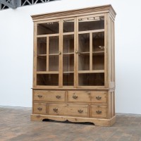 Grande vitrine de présentation en bois — début XXème