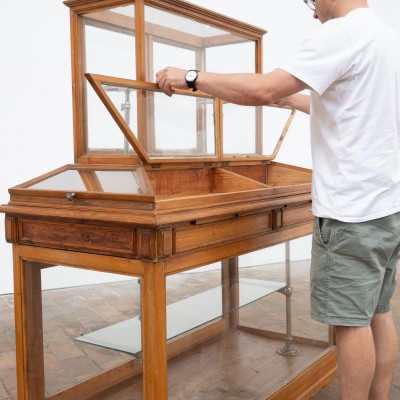 Ancienne vitrine de présentation - début du XXème siècle