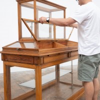 Ancienne vitrine de présentation - début du XXème siècle