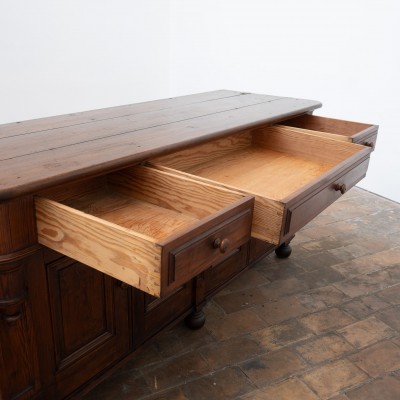 ANTIQUE RESTAURANT SIDEBOARD IN PITCH PINE — EARLY 20TH CENTURY