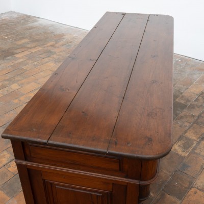 ANTIQUE RESTAURANT SIDEBOARD IN PITCH PINE — EARLY 20TH CENTURY