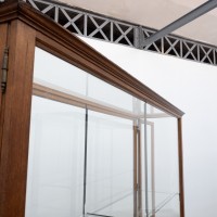 1 à 2 grandes vitrines centrale de musée en chêne – Début du XXe siècle
