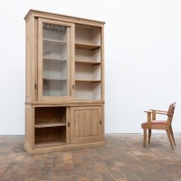 Bibliothèque en chêne à portes coulissantes – Début du XXe siècle