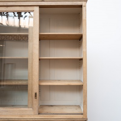 Bibliothèque en chêne à portes coulissantes – Début du XXe siècle