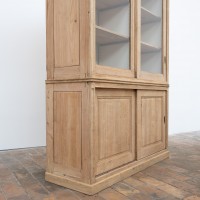 Bibliothèque en chêne à portes coulissantes – Début du XXe siècle