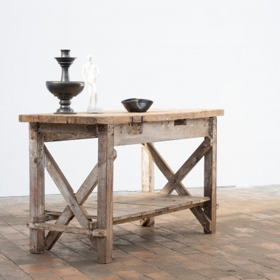 Ancienne table d’atelier à entretoises croisées – Début du XXe siècle