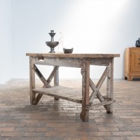 Ancienne table d’atelier à entretoises croisées – Début du XXe siècle