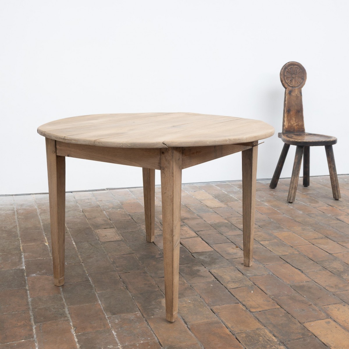 Table ronde ancienne à abattants en chêne – XIXe siècle