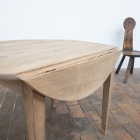 Table ronde ancienne à abattants en chêne – XIXe siècle