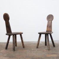 Paire de chaises Art Populaire en bois sculpté – XIXe siècle