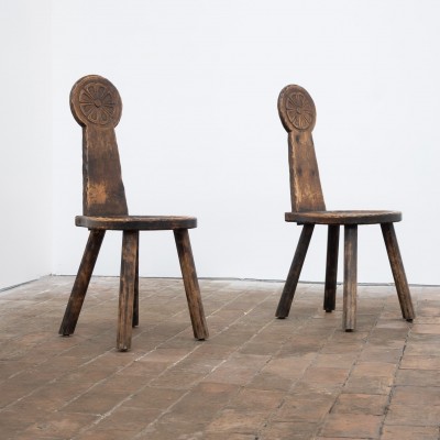 Paire de chaises Art Populaire en bois sculpté – XIXe siècle