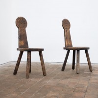 Paire de chaises Art Populaire en bois sculpté – XIXe siècle
