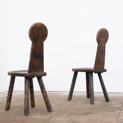 Paire de chaises Art Populaire en bois sculpté – XIXe siècle