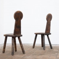Paire de chaises Art Populaire en bois sculpté – XIXe siècle