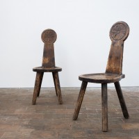 Paire de chaises Art Populaire en bois sculpté – XIXe siècle