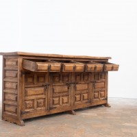 Buffet espagnol à panneaux sculptés - XXème